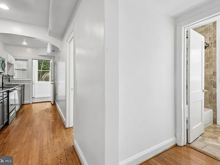 1400 Oglethorpe St NW #8 — Photo 6