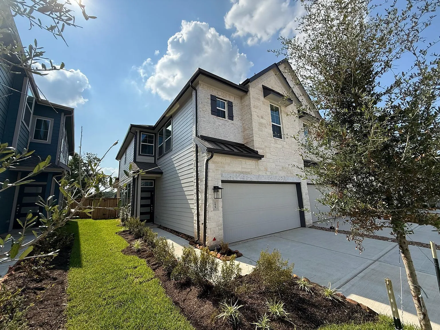 3 bed, 2.5 bath, 1982 sqft, $2,250 — Photo 2