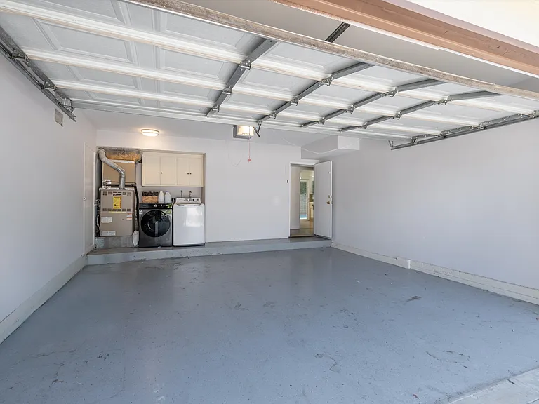 5400 Nagle Ave — Photo 9
