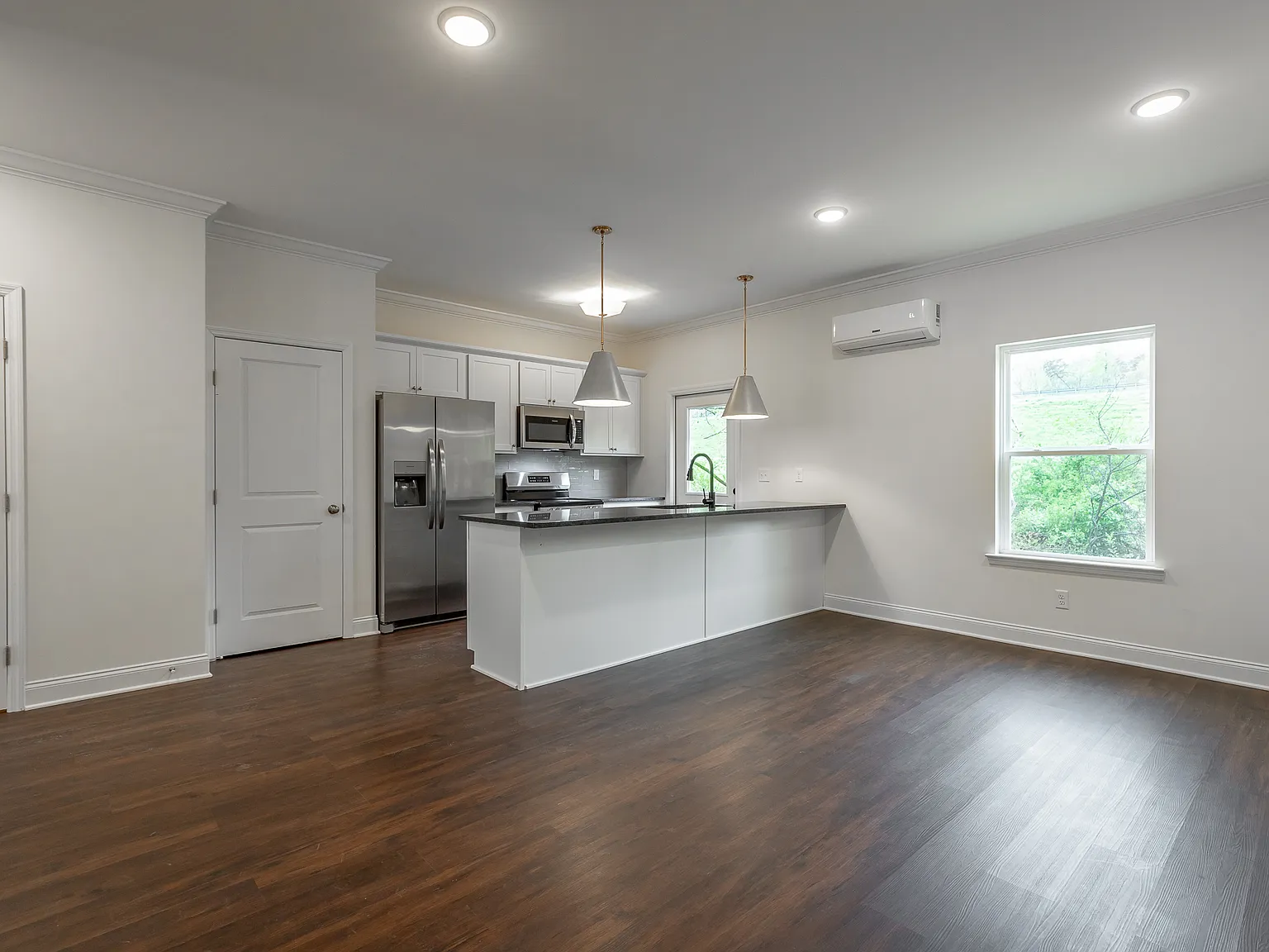 3 bed, 2.5 bath, 1252 sqft, $1,750 — Photo 4