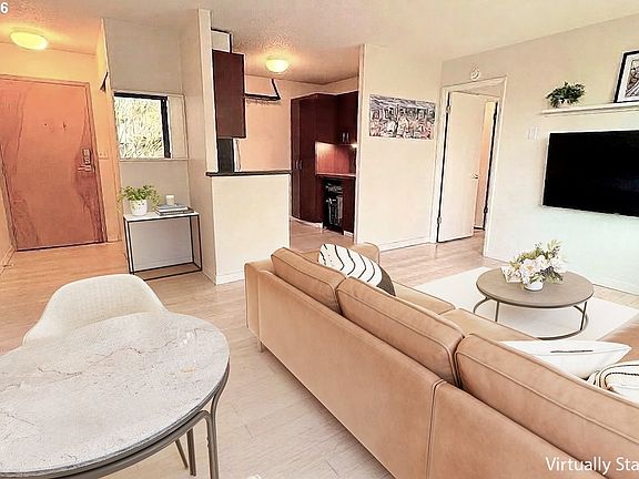 3rd image of 2020 SW Main St Unit 402