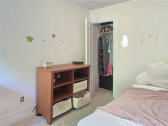 5th image of 271 W 12th St