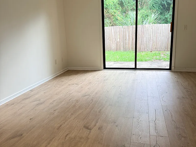Jasmine Pl — Photo 3