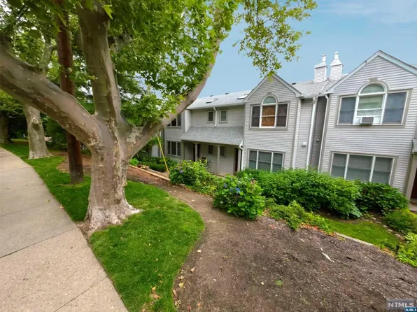 463 Undercliff Ave #463, Edgewater, NJ 07020