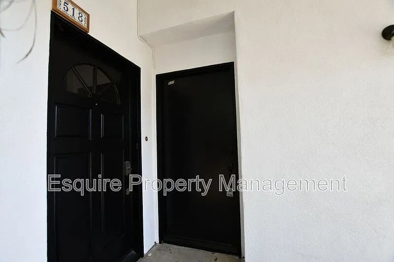 2 bed, 1.0 bath, 700 sqft, $2,570 — Photo 2