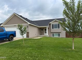 306 27th Ave NE, Watford City, ND 58854