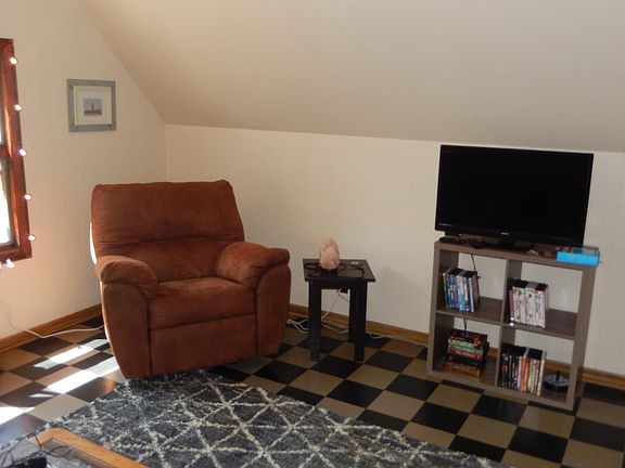 2nd image of 261 Ashland Ave #3
