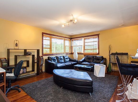 3rd image of 2400 W Balmoral Ave APT 3E