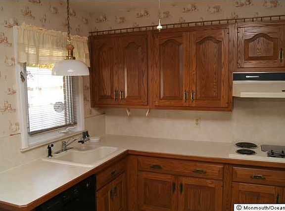 4th image of 481 Thornbury Court #B