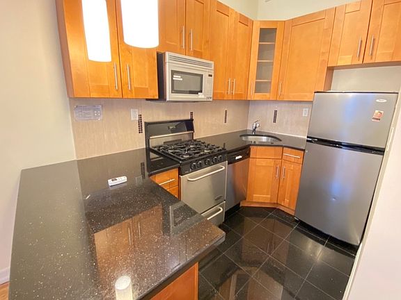 3rd image of 58 W 36th St #2BB