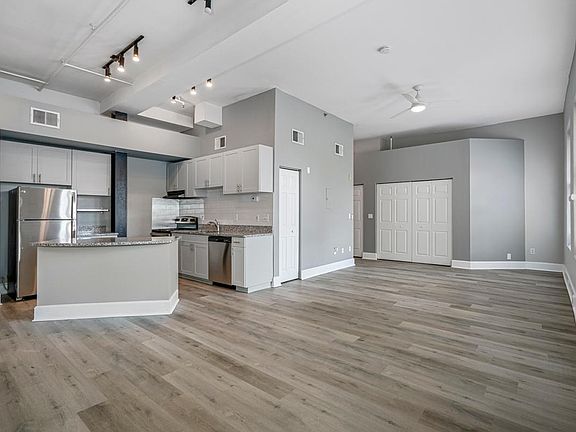 5th image of 504 E Ross Ave #112