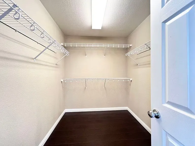 574 Redruth Dr — Photo 16