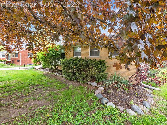 4th image of 37022 Pinewood Rd