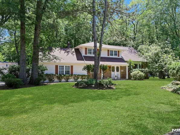 281 Rivara Ct, Ridgewood, NJ 07450