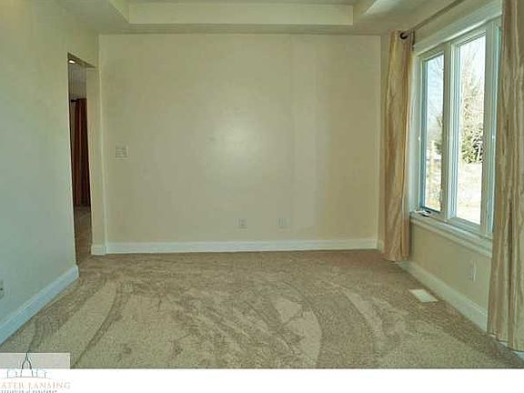 5th image of 1614 Royal Crescent Dr