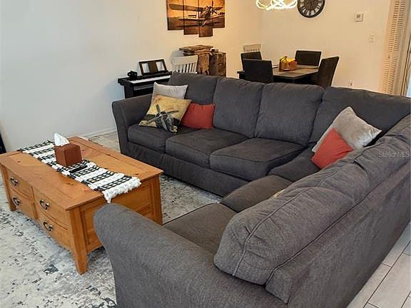 4th image of 705 CENTERVALE DRIVE
