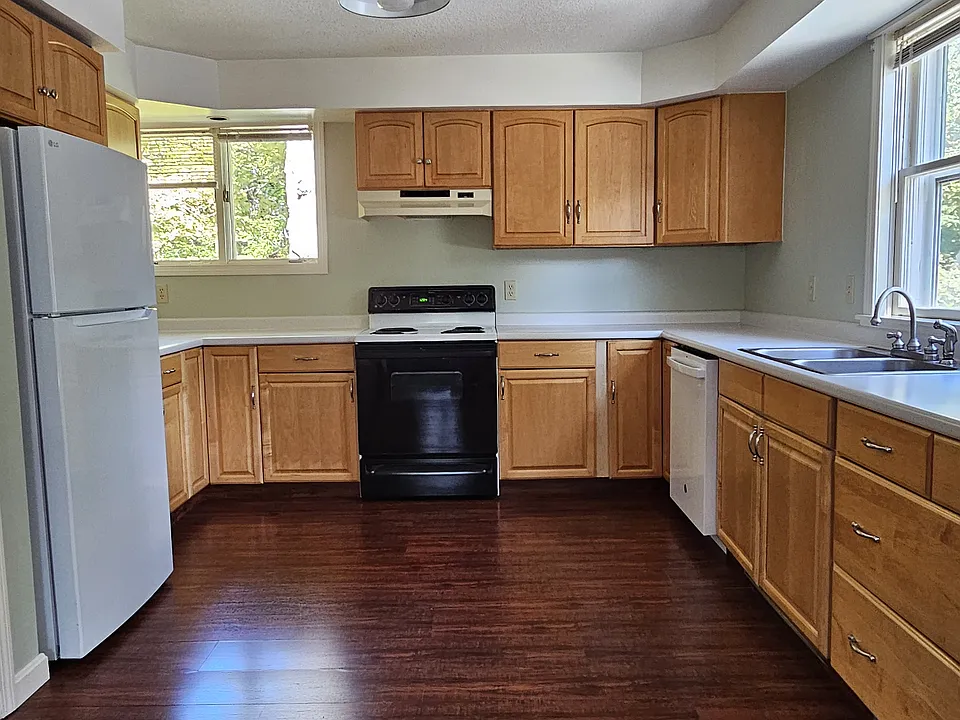 9 Cottage St #D