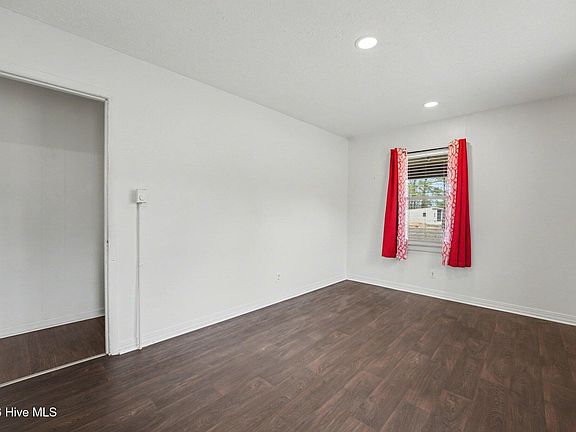 5th image of 170 Flowers Road