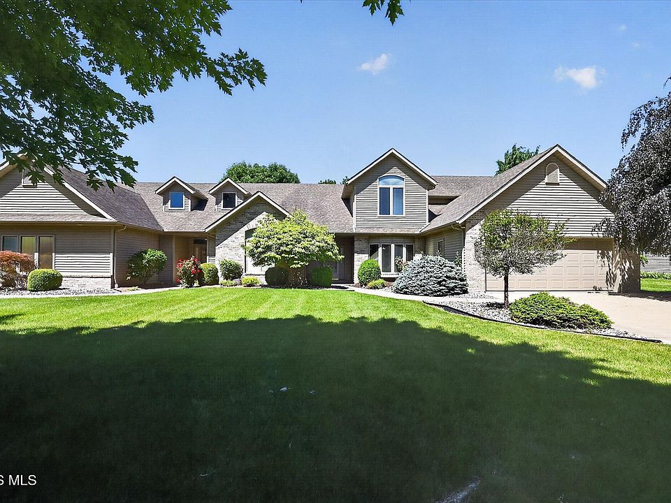 1st image of 301 N Pointe Dr
