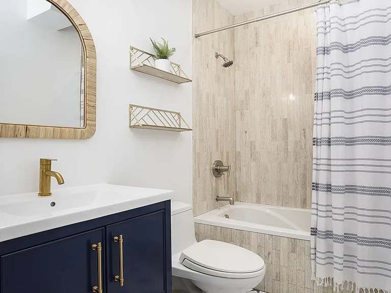 821 W Roscoe St #1 — Photo 48