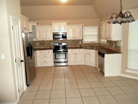 5th image of 1585 W Burnham Ave