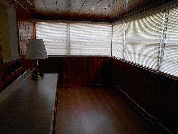 4th image of 204 Stiles Ave