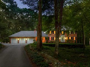 2 Darl Ct, East Greenwich, RI 02818