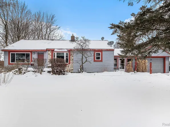 6498 Simmons Dr, Waterford, MI 48327