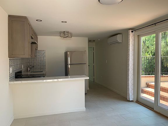 2nd image of 3718 Crane Pl