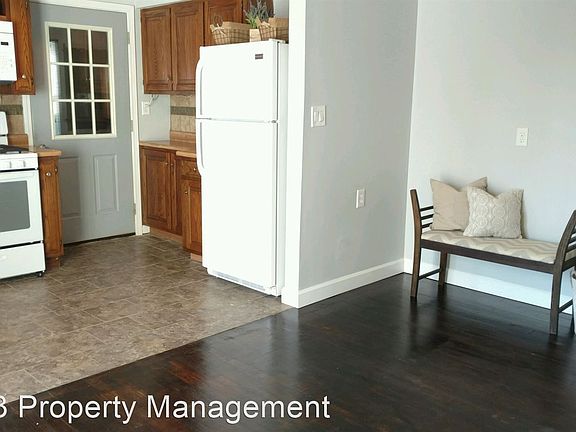 3rd image of 224 Meadowbrook Dr