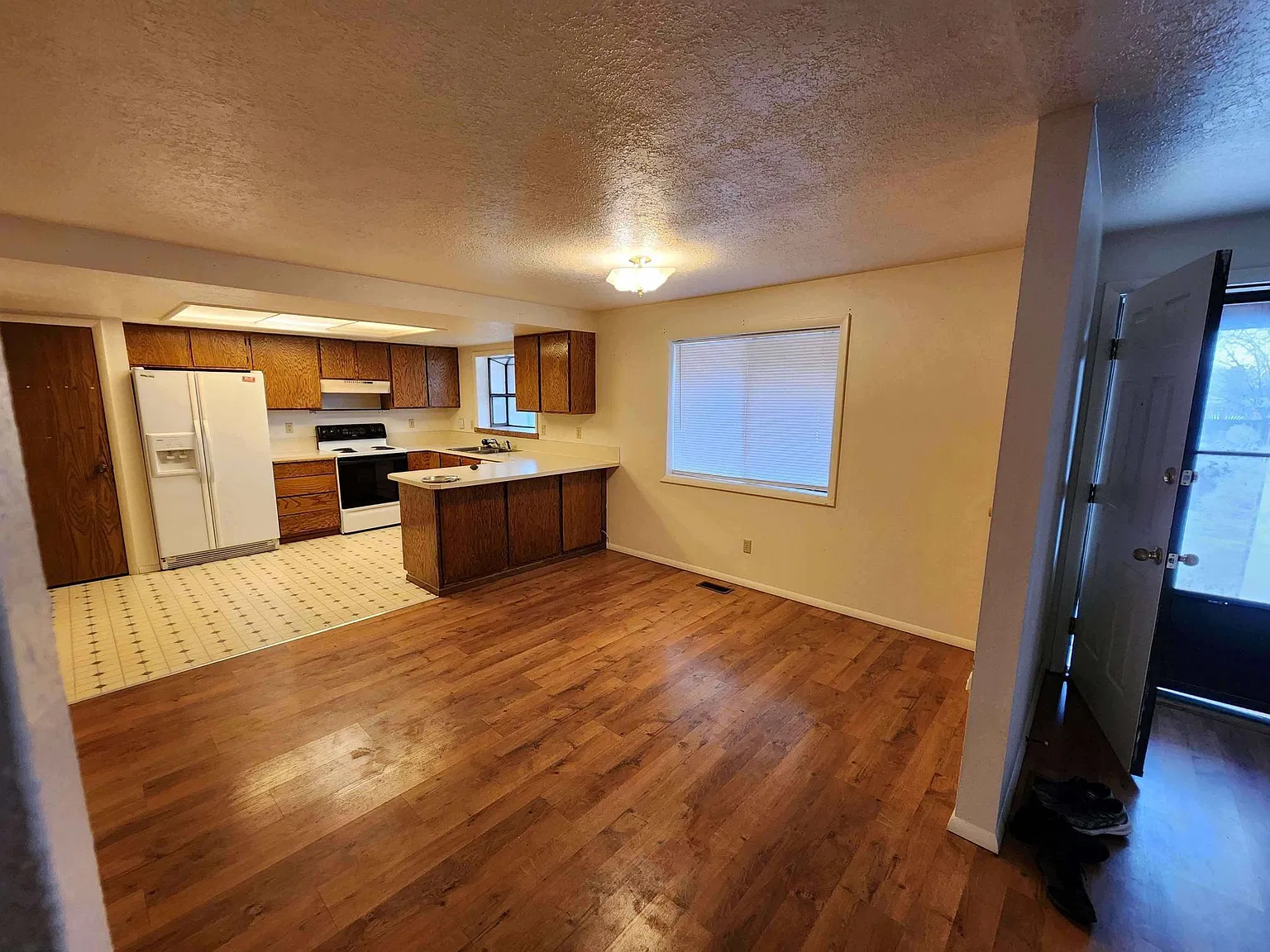 2 bed, 1234 sqft, $1,750 — Photo 2