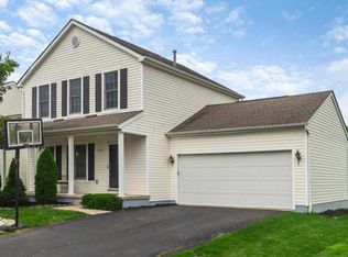 8550 Clover Glade Dr, Lewis Center, OH 43035