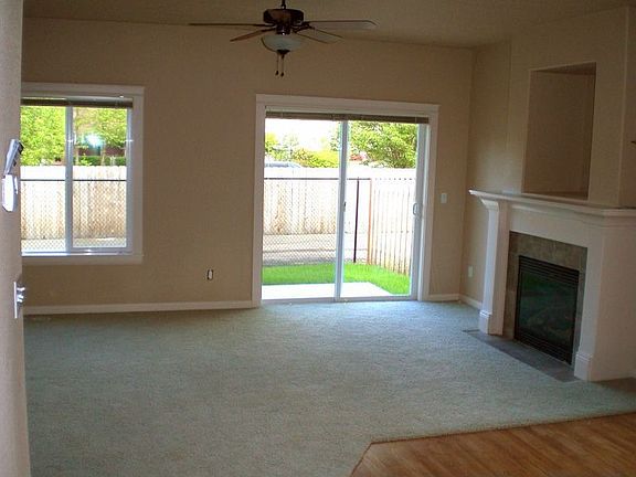 Living Room w/ Gas Fireplace