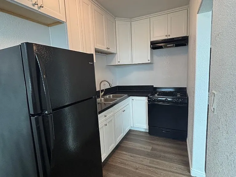 SILVER SPRAY APARTMENTS — Photo 8