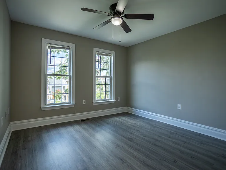 1306 W Clay St — Photo 31