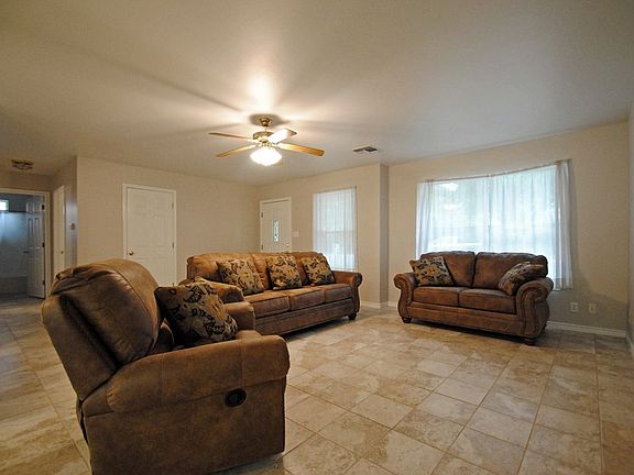 4th image of 710 Dawn Ln