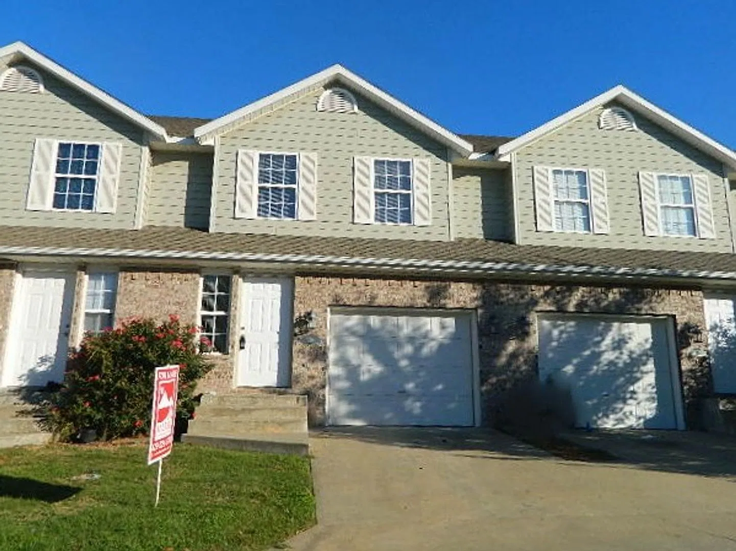 Farmington 3 Bedroom Duplex in Farmington! — Photo 1