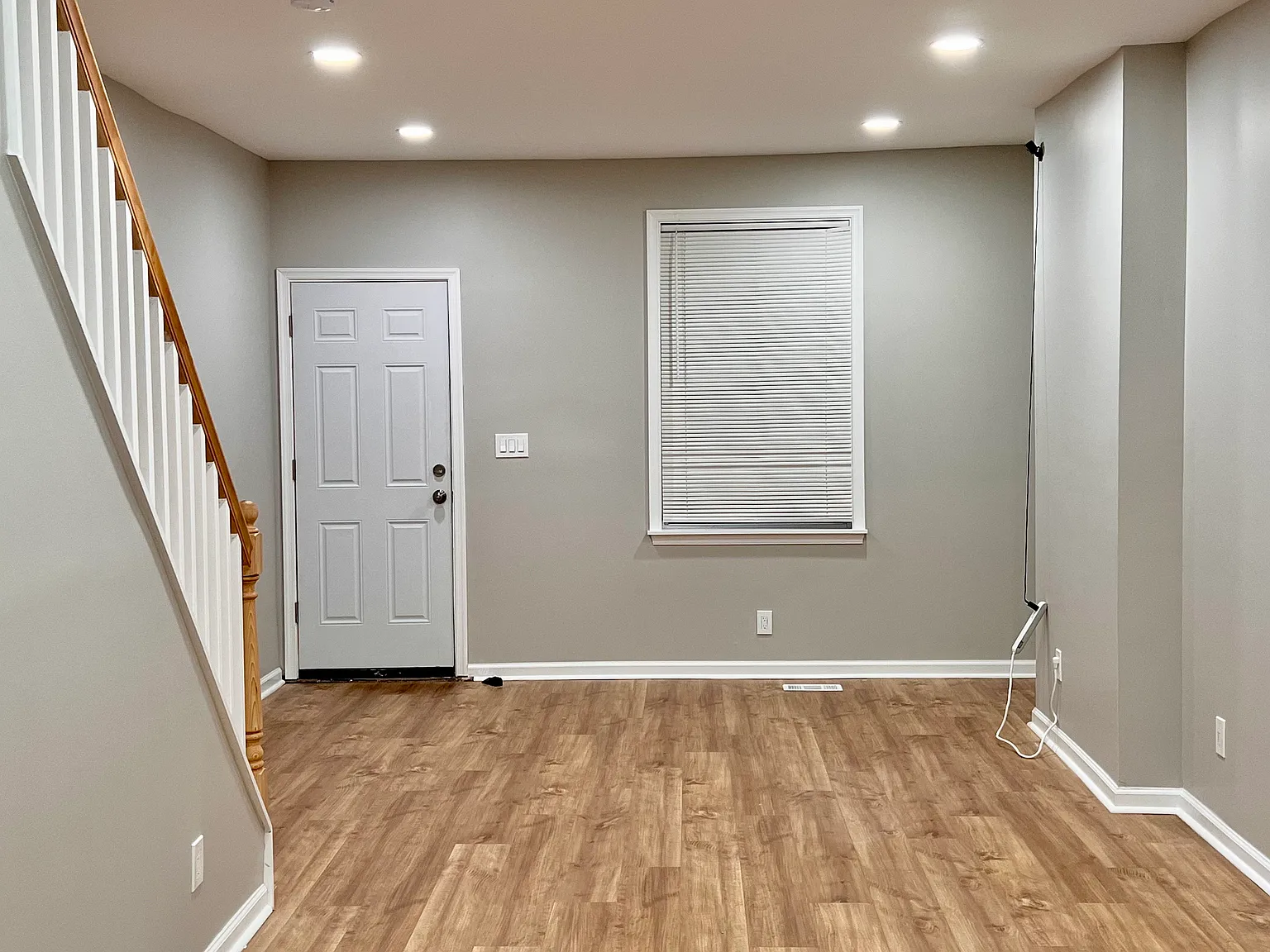 3 bed, 900 sqft, $1,500 — Photo 3