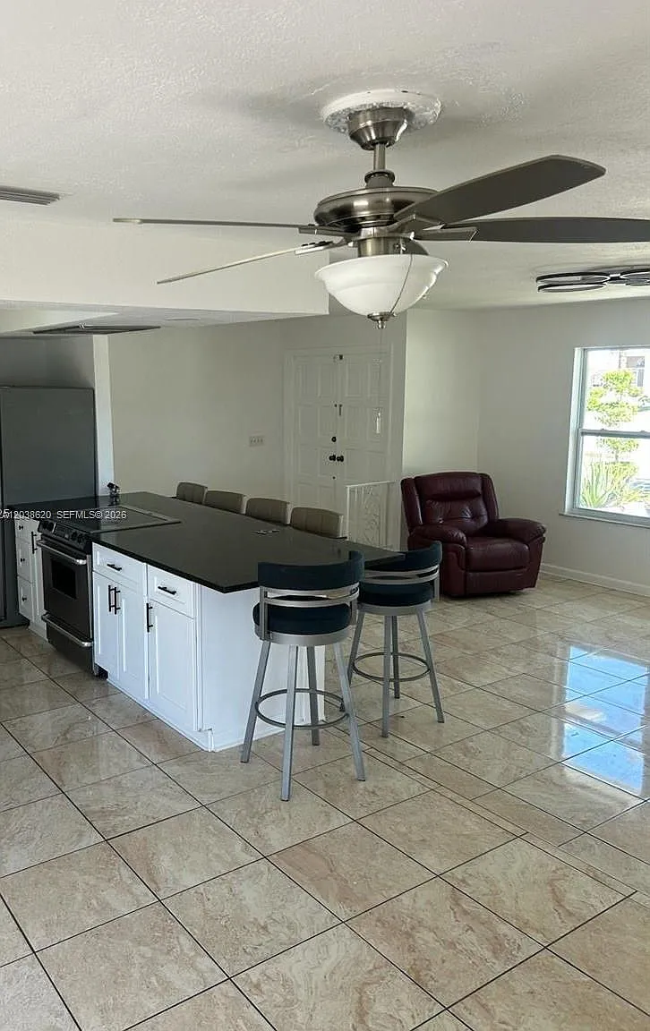 3 bed, 3.0 bath, $1,900 — Photo 4