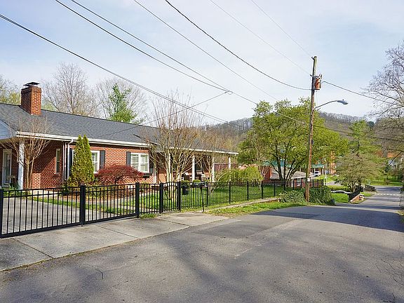 2nd image of 204 S Rogers St