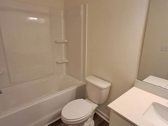 4th image of 2044 Trailside Dr