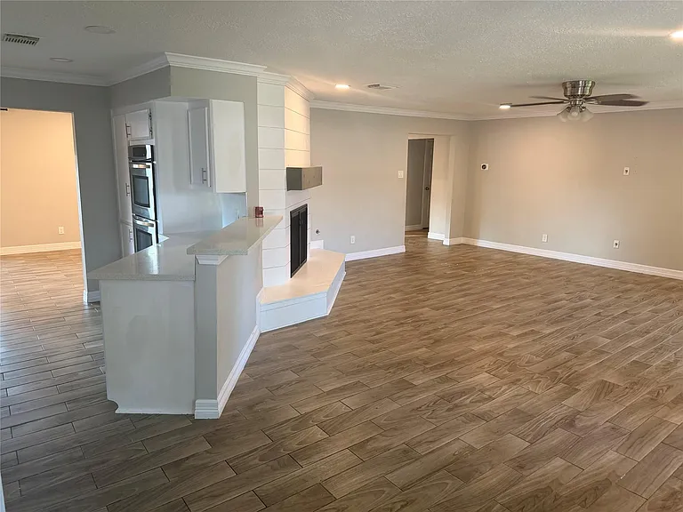 511 Rosewood Dr — Photo 5
