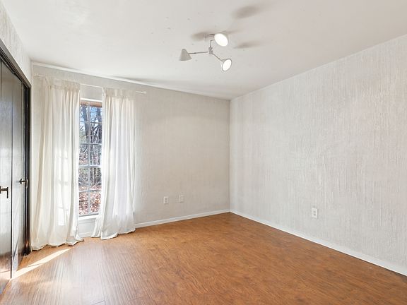 5th image of 1440 Brown Ln