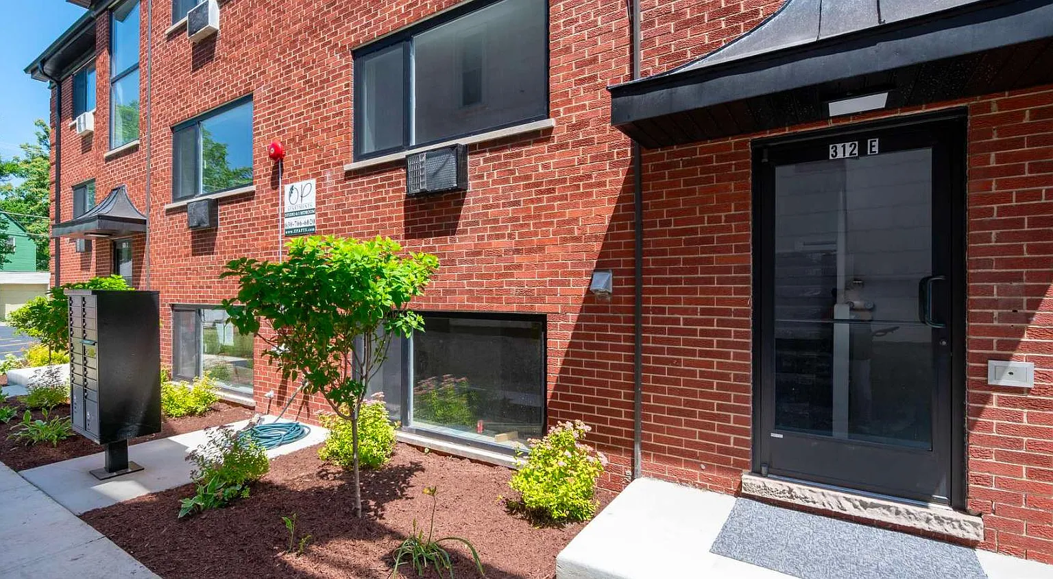 312 N Austin Blvd - 3W — Photo 2