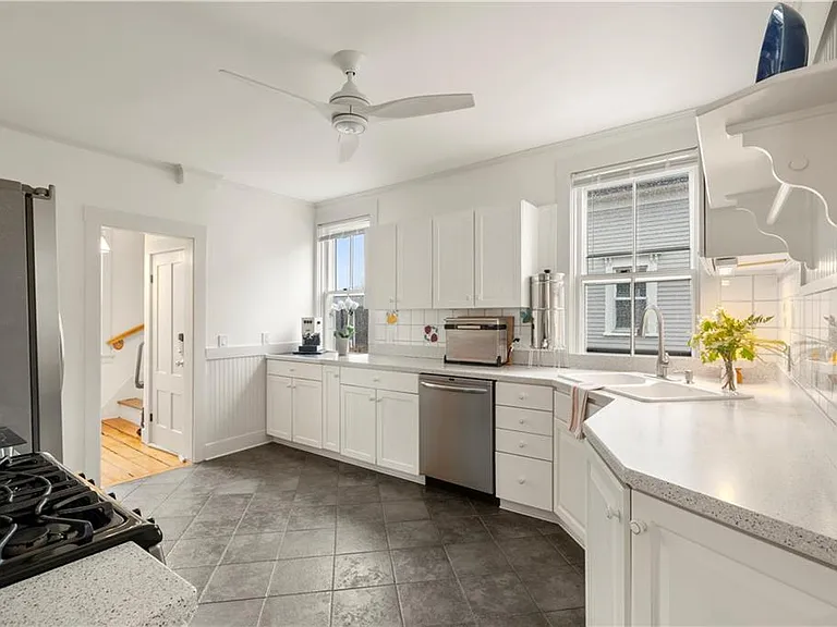 35 Marsh St — Photo 14