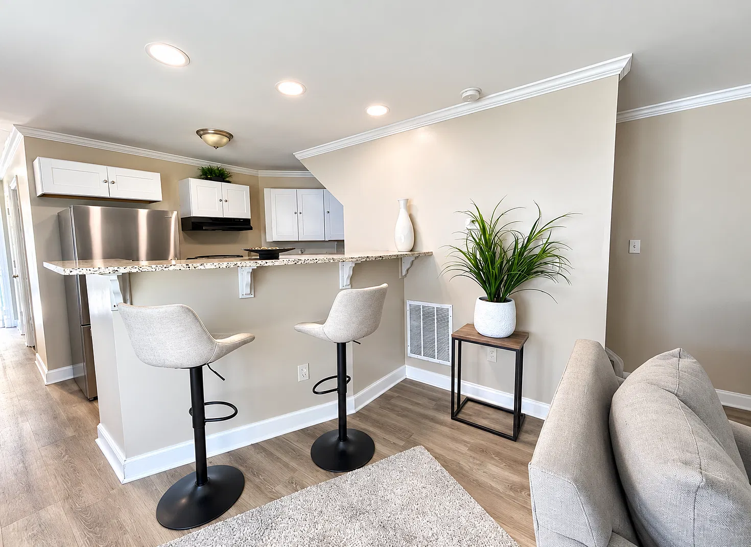 3 bed, $1,000 — Photo 2