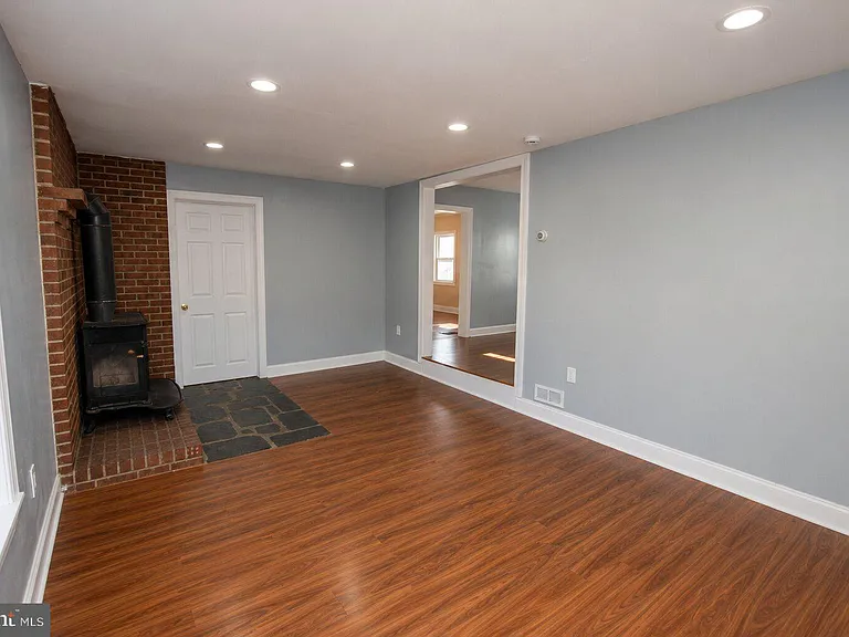 606 Green St — Photo 3