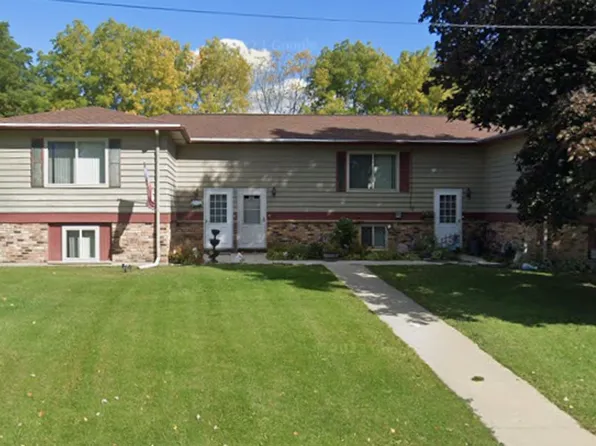 720 Lakeview Dr #2, Silver Lake, WI 53170