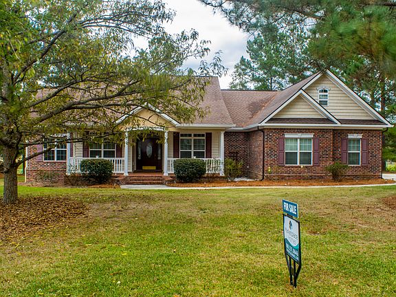 3rd image of 530 Saint Andrews Cir