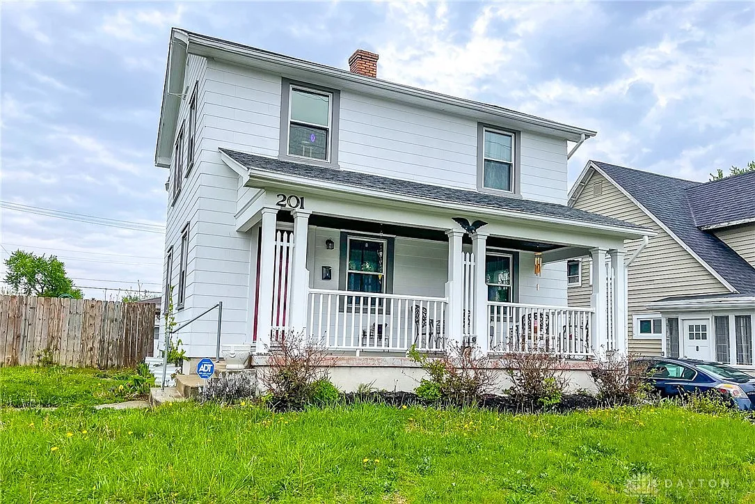 201 E Siebenthaler Ave photo 1